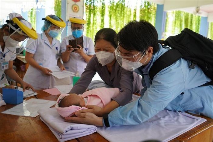 Special Attentive 'Moms' at Covid-19 Quarantine Center