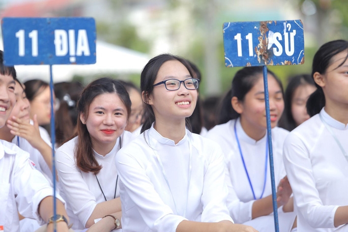 millions of vietnamese students start new school year in unprecedented ceremony