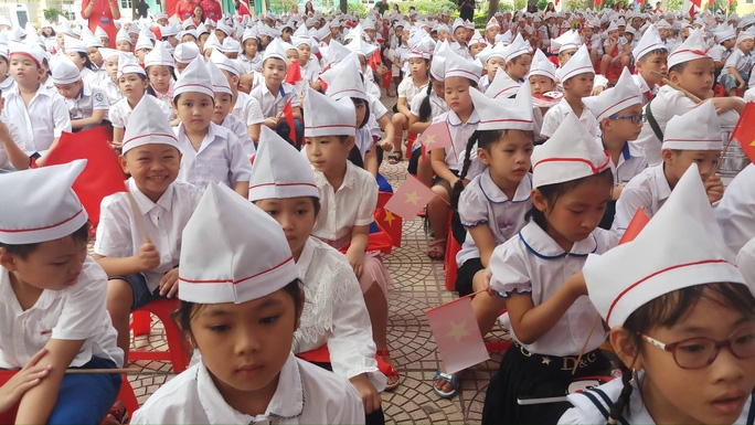 millions of vietnamese students start new school year in unprecedented ceremony