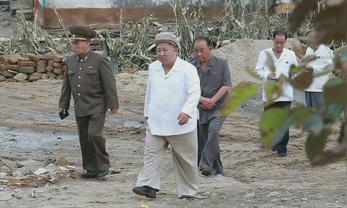 North Korean leader Kim Jong-un visited the area affected by Typhoon Maysak on September 5 