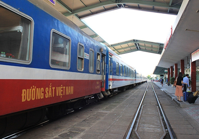 Vietnam trains resume trips to famous tourist destinations