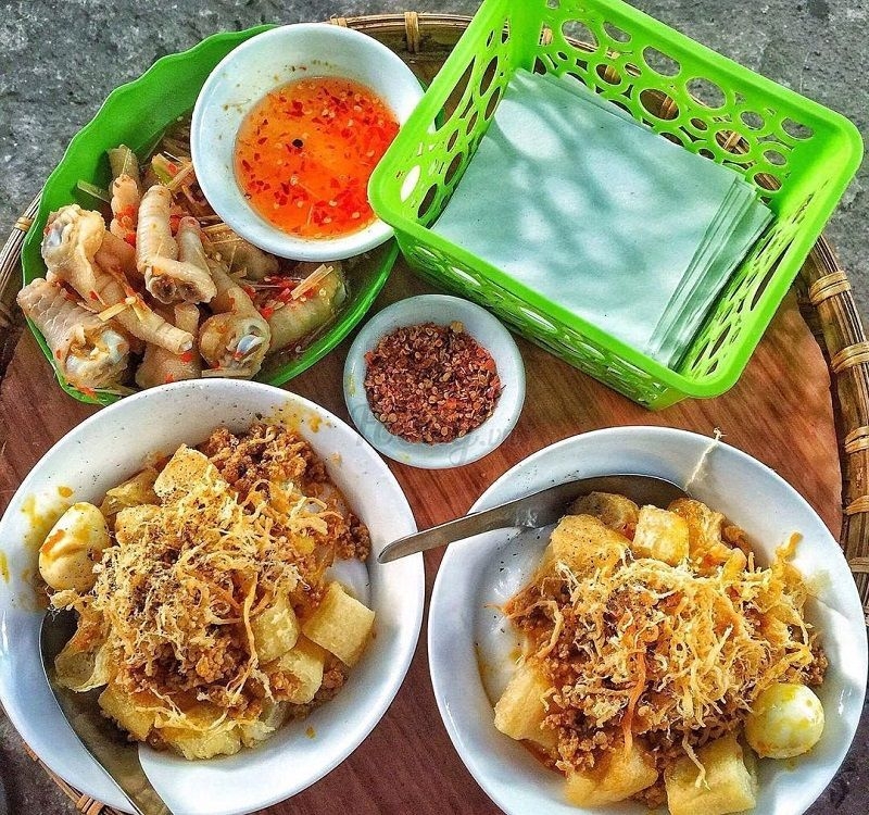 Must-try street food in the touch of autumn in Hanoi