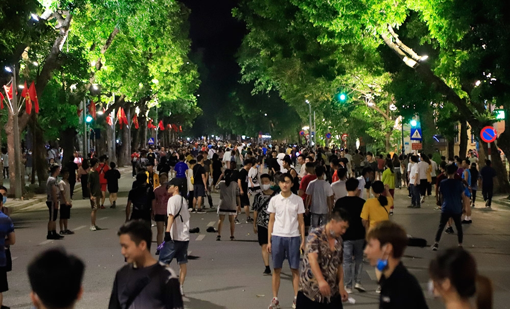 Hanoi pedestrian street and Old Quarter resume activities after COVID-19 restriction