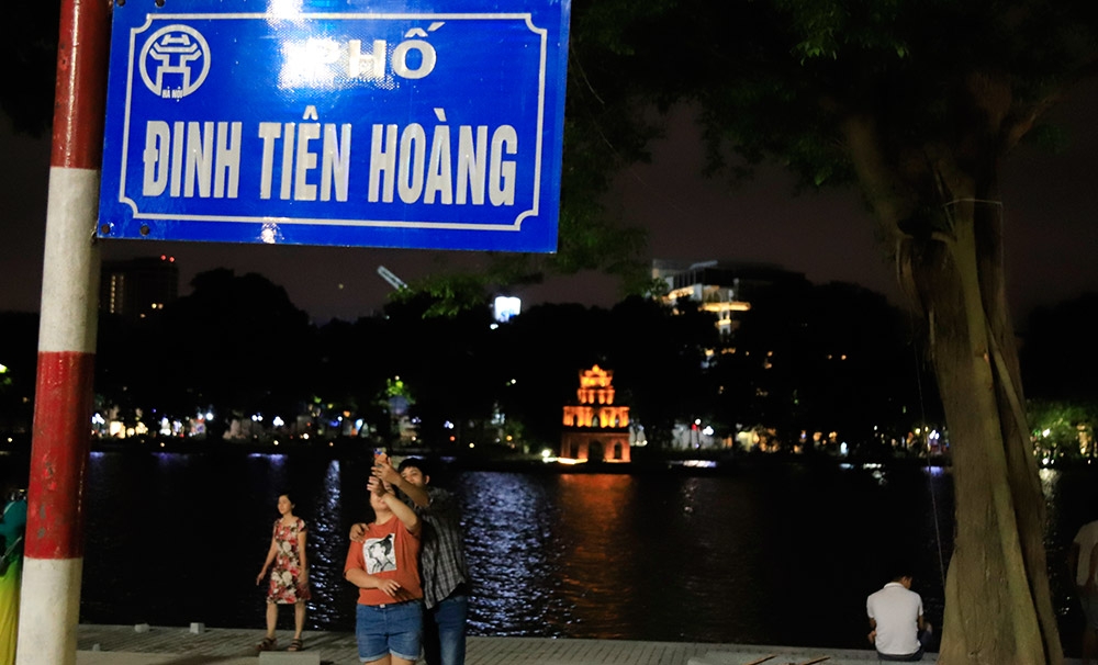 Hanoi pedestrian street and Old Quarter resume activities after COVID-19 restriction