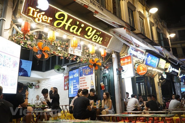 Hanoi pedestrian street and Old Quarter resume activities after COVID-19 restriction