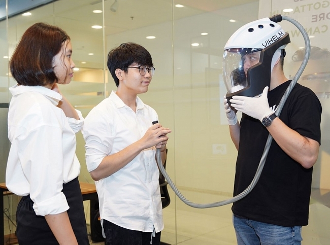 Vietnam’s COVID-19 protective helmet won golden prize at int’l contest