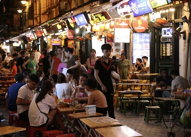 Hanoi to crack down on COVID-19 prevention measures in public places
