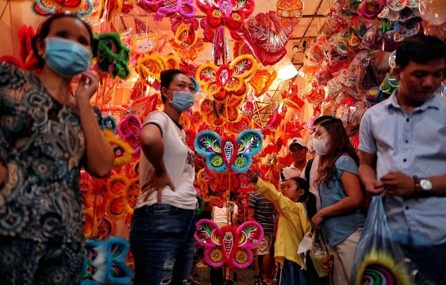 Lantern street in Saigon jam-packed with holiday goers