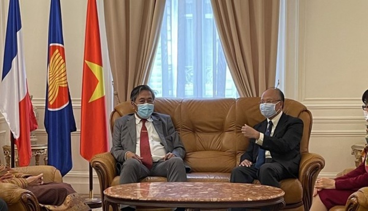 lao ambassador to france congratulates vietnam on 76th national day