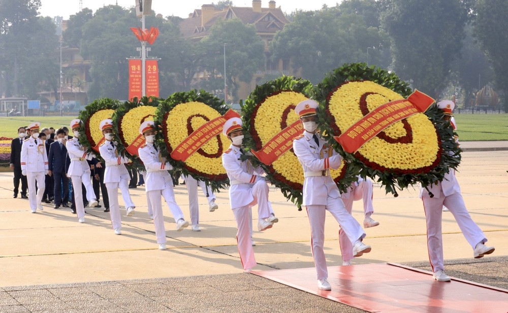 In Photos: Leaders Pay Tributes to President Ho Chi Minh on National Day