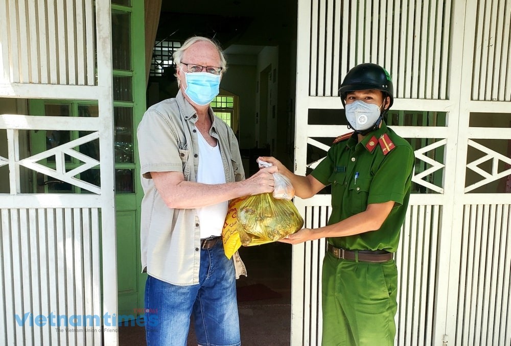 expats surprised to get aid packages from vietnamese government