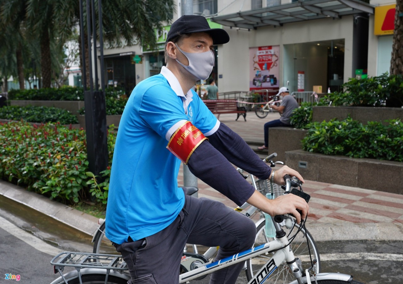 russian expat delivers crucial supplies to households amid rising pandemic