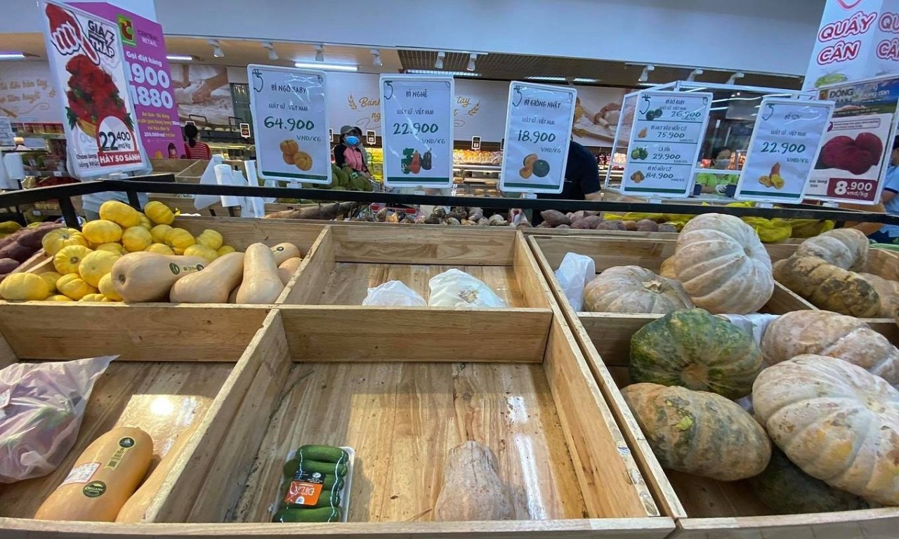 expats in covid epicenter hcmc struggle to order groceries