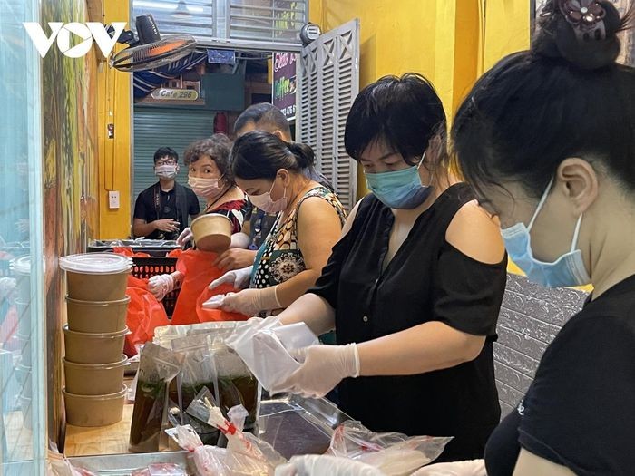 Free Bowls of Pho   a Source of Encourangement for Sanitation Workers during Pandemic