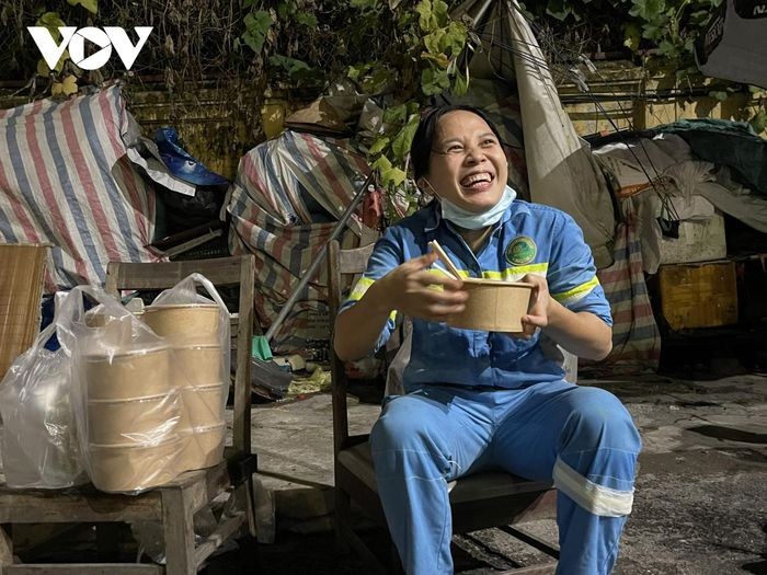 Free Bowls of Pho   a Source of Encourangement for Sanitation Workers during Pandemic