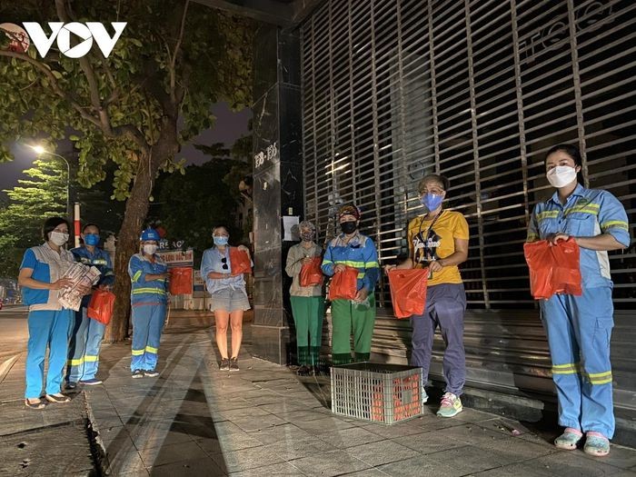 Free Bowls of Pho - a Source of Encourangement for Sanitation Workers during Pandemic