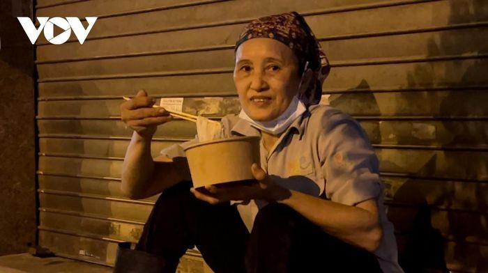 Free Bowls of Pho   a Source of Encourangement for Sanitation Workers during Pandemic