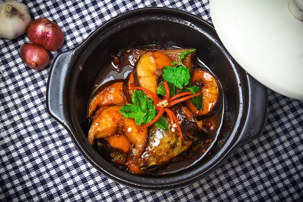 Must-know Recipe for Vietnamese Braised and Caramelized Catfish - Video