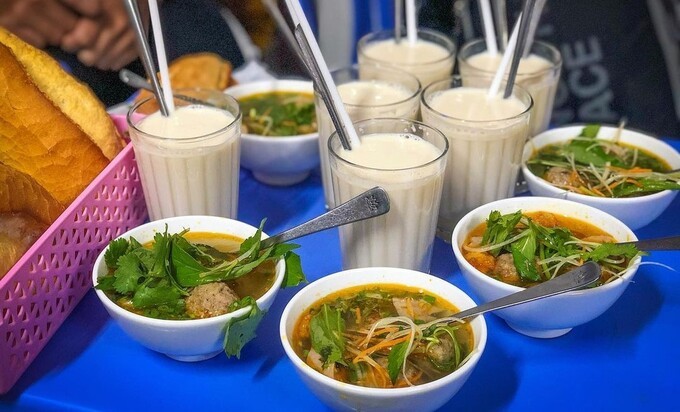 Hot Soy Milk in Da Lat, a Must-try Delicacy