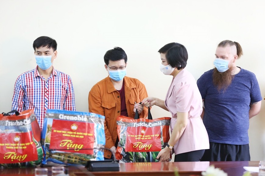 More Expats in Hanoi Receive Covid-19 Support