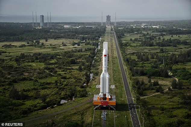 China has unveiled its plan to build a heavy-lift carrier rocket that could fly astronauts to the moon (Photo: Reuters) 