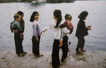 invaluable photos of vietnamese children 50 years ago