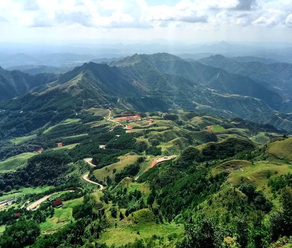 Three stunniest ‘dinosaur backbones’ in Northern Vietnam