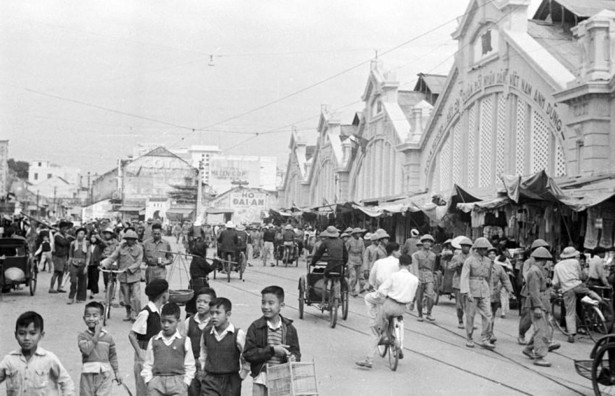 Valuable photos of Hanoi Liberation Day in 1954