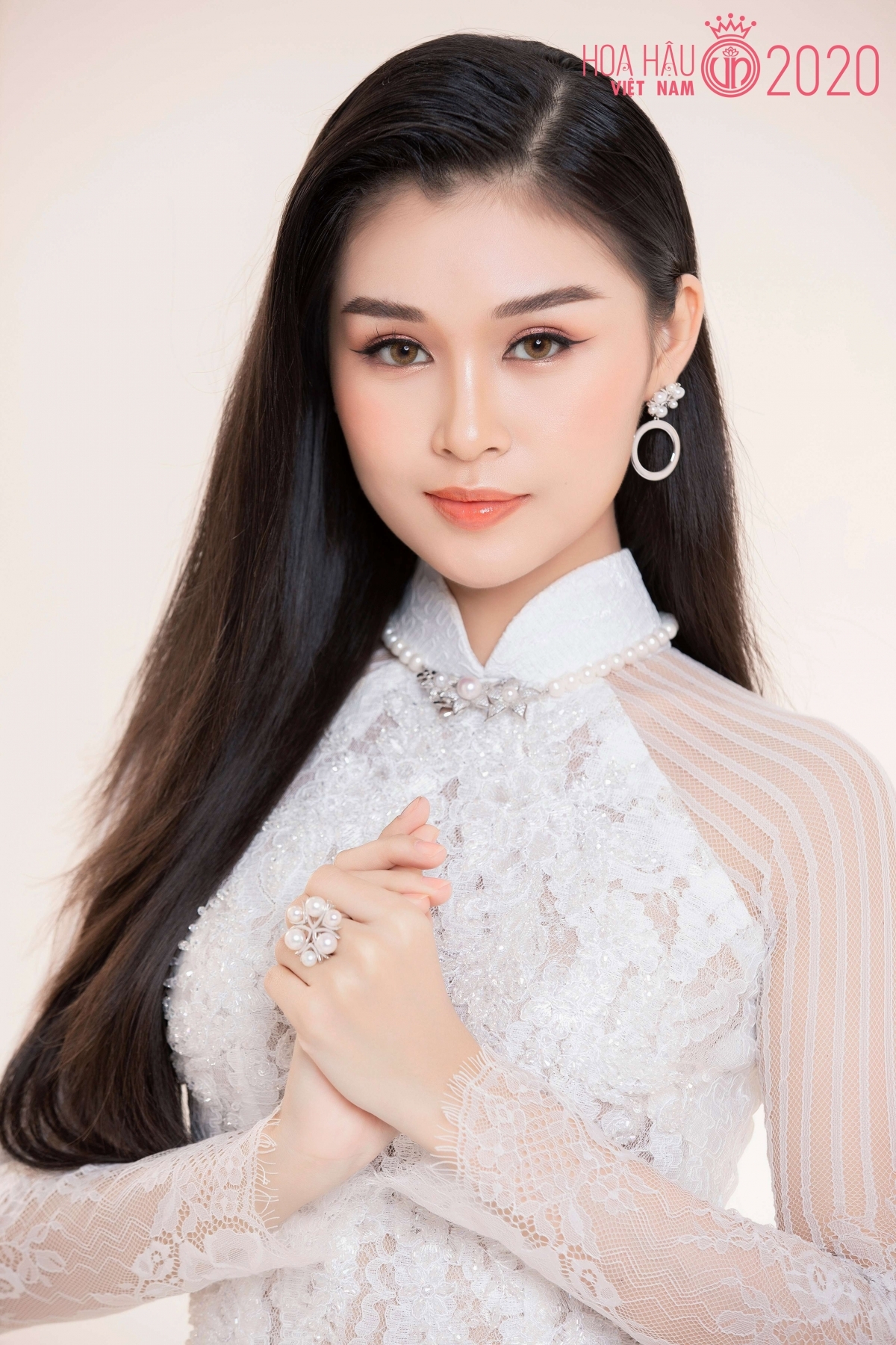 Traditional Ao Dai accentuates top Miss Vietnam contestants