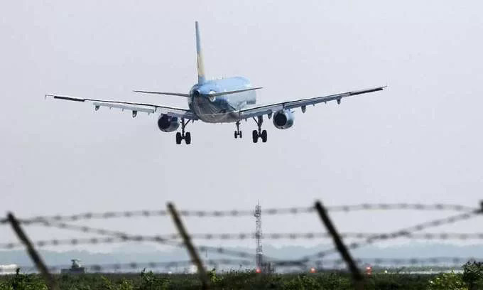 A plane taking off at Noi Bai International Airport (Photo: Reuters) 