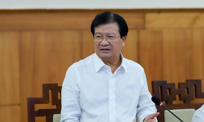 Deputy PM Trinh Dinh Dung during a meeting on search and rescue operations in flood-striken central Vietnam, October 18, 2020