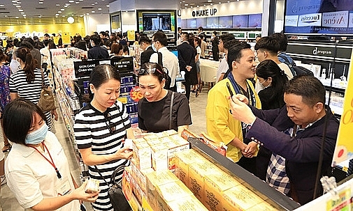 Japanese cosmetic, pharmaceutical store chain first opens in Vietnam