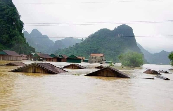 Flood in Central Vietnam: 160,000 houses in Central Vietnam inundated in record high flood water