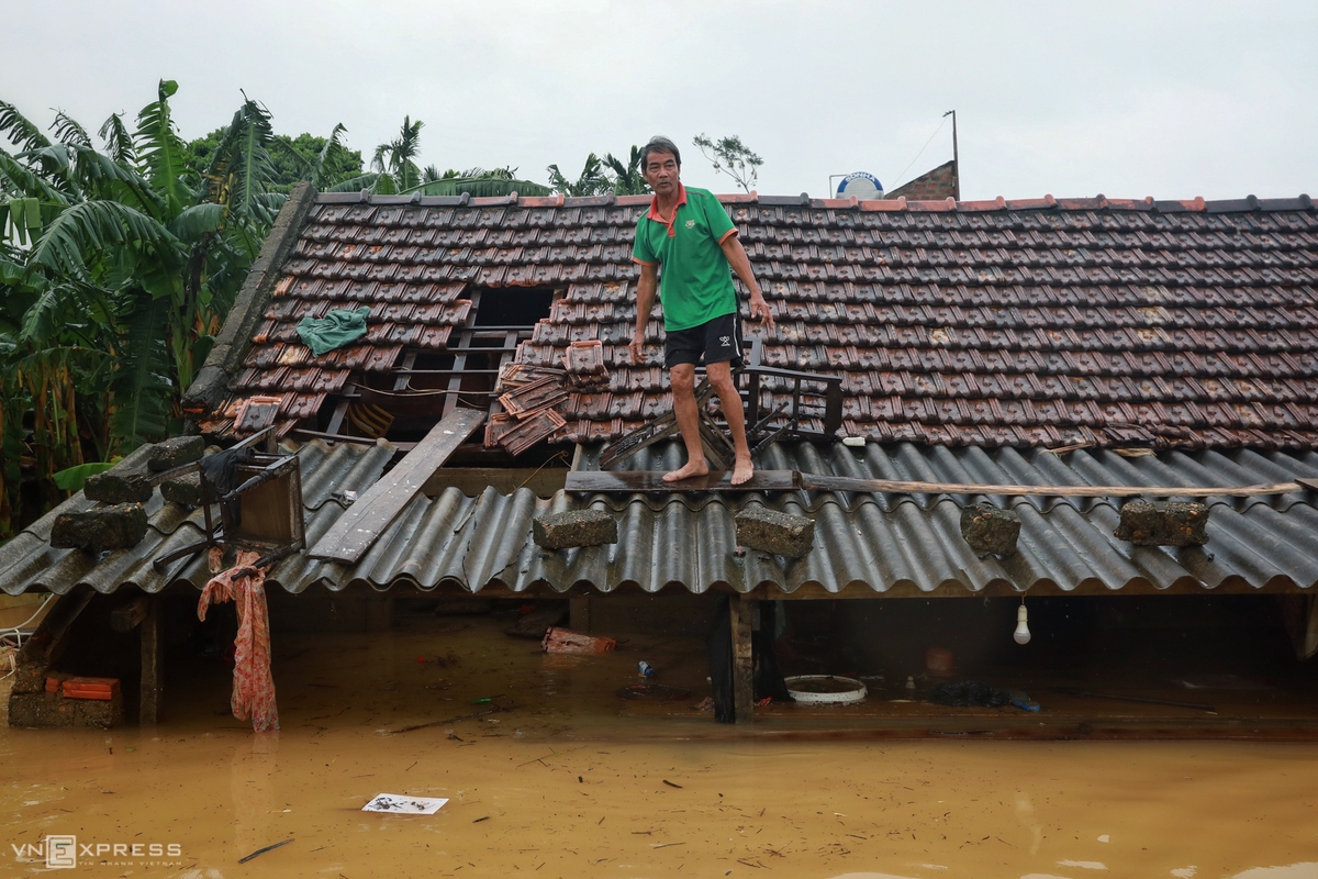 Flood in Central Vietnam: death toll soars to 111, another 22 missing