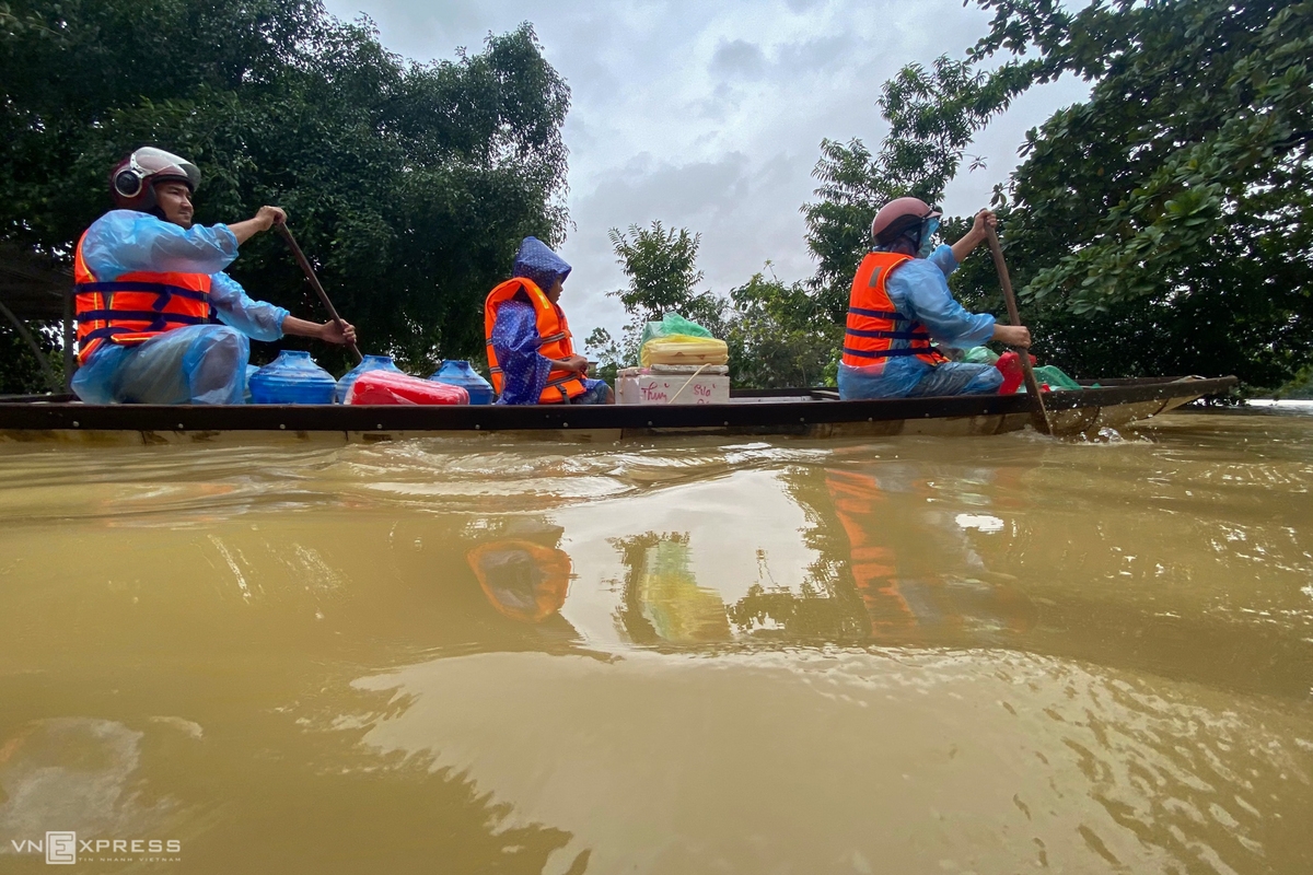 Flood in Central Vietnam: death toll soars to 111, another 22 missing