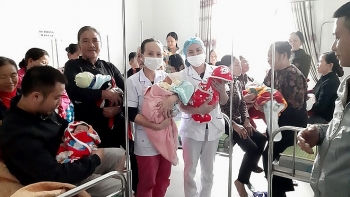 flood in central vietnam 18 expectant mothers give birth in inundated hospital