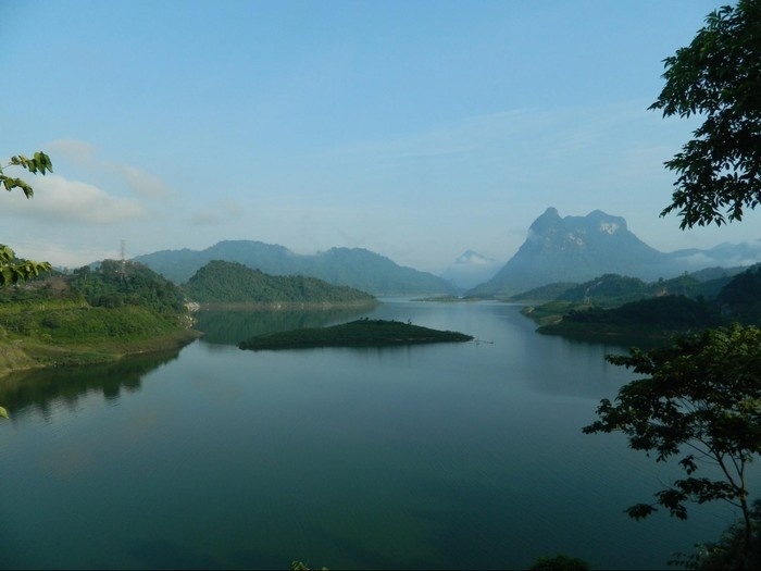 Na Hang lake, spectacular inland Ha Long Bay  for a peace of mind