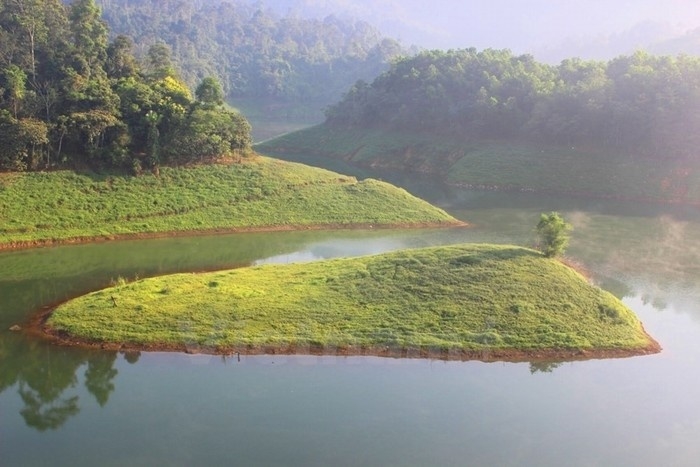 Na Hang lake, spectacular inland Ha Long Bay  for a peace of mind