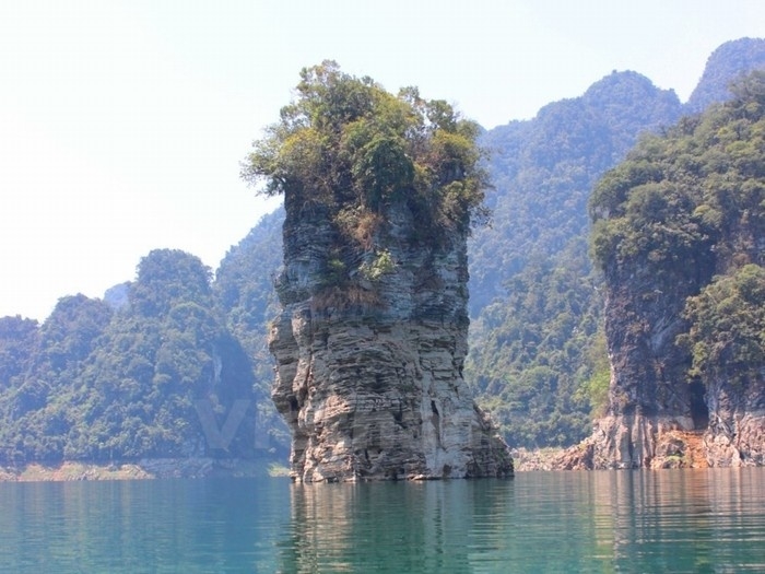 Na Hang lake, spectacular inland Ha Long Bay  for a peace of mind