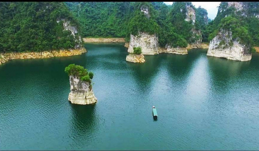 Na Hang lake, spectacular inland Ha Long Bay  for a peace of mind