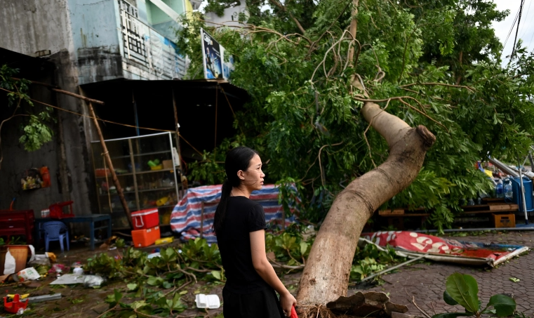 Flood in Central Vietnam: 26 fishermen went missing, 2 boats sunk