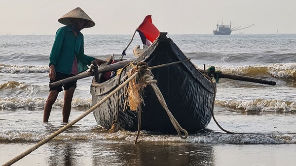 Off-the-beaten-track fishing village in Sam Son Beach