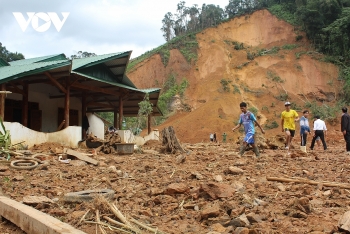 Flood in Central Vietnam: RoK Ambassador sends US $300,000 to Vietnam