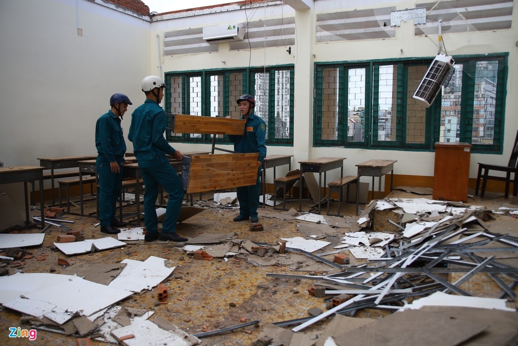Flood in Central Vietnam: HCMC's school roof blown off due to eavy storm