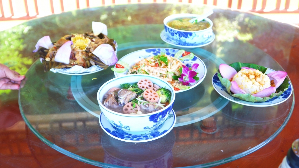 Lotus cuisine in Ninh Binh, a feast for visitors' soul