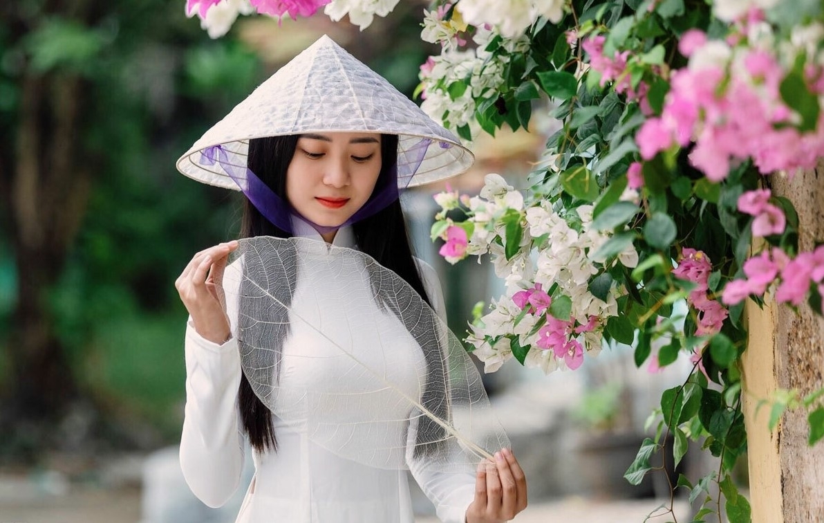 Vietnamese artist breathes new soul for bodhi leaves