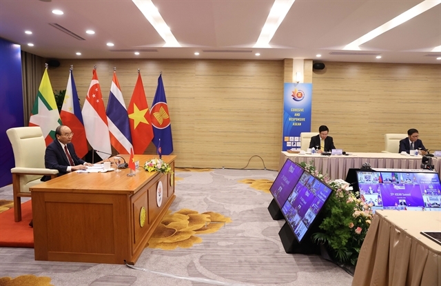 Prime minister nguyen xuan phuc announes việt nam's donation at the 37th asean summit. (photo: vna) 