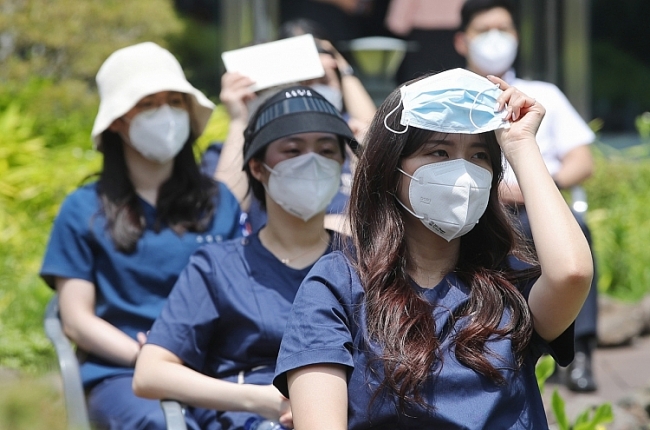 South Korea begins fining people for not putting on face masks