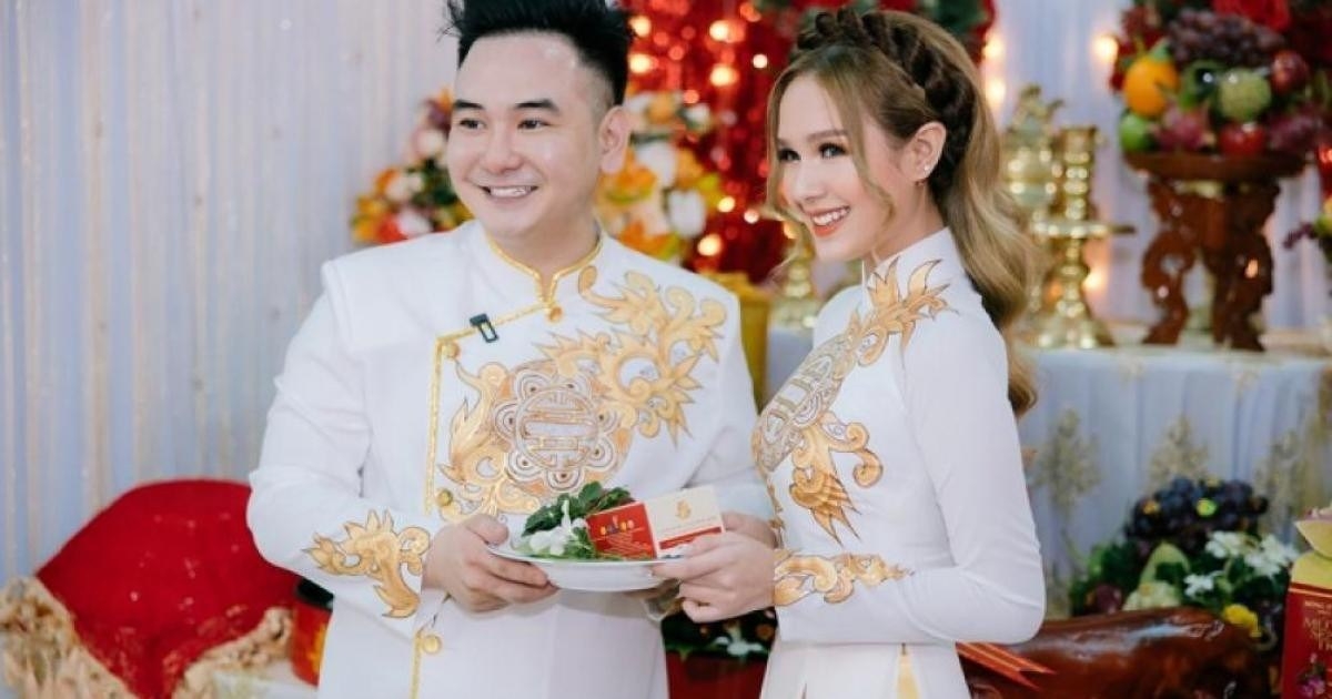 Xemesis and his 18-year-old wife (Photo: Vietnam Insider) 