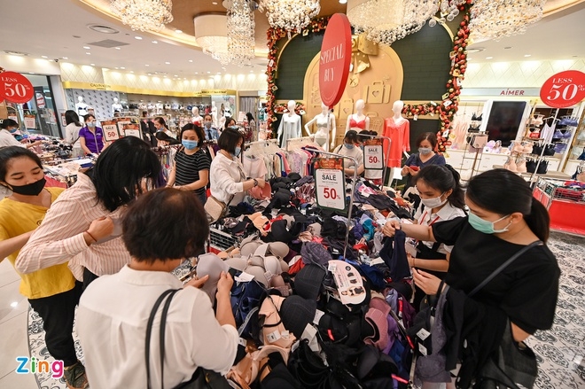 Black Friday Crowded stores in Vietnam in contrast to deserted